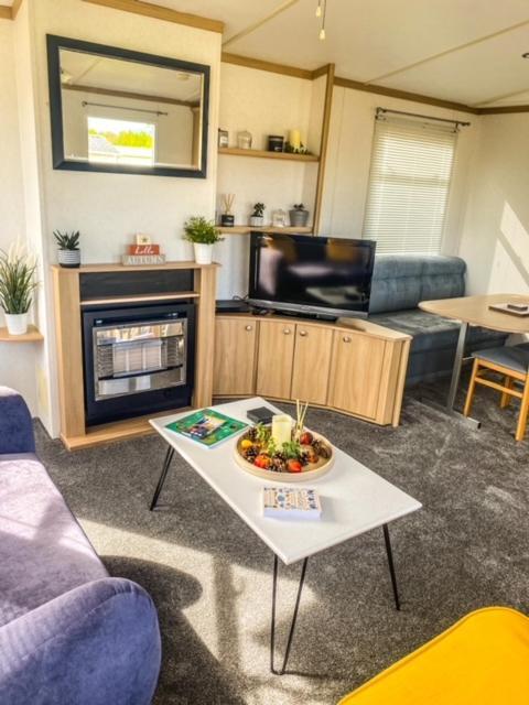 The Hygge Retreat At 7 Lakes Country Park, Lincolnshire Villa Crowle  Esterno foto
